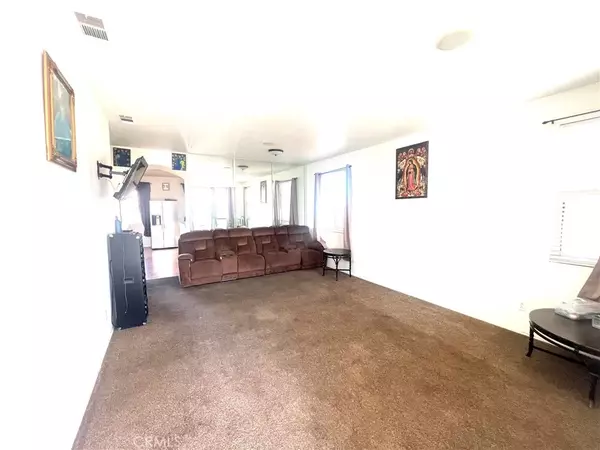 Adelanto, CA 92301,10886 Thorndale Street