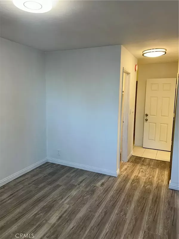 Tarzana, CA 91356,18620 Hatteras Street #272