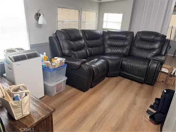 Fullerton, CA 92833,1850 W Orangethorpe #1