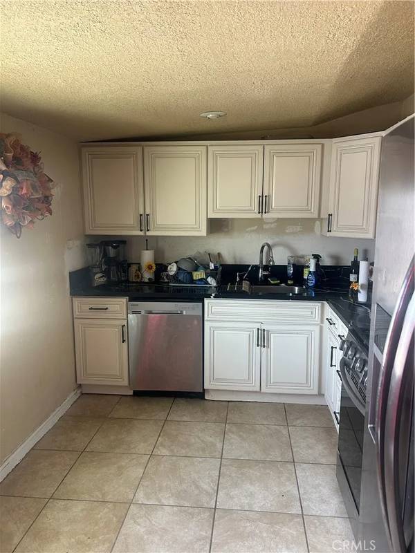 Victorville, CA 92395,15533 Louise Street