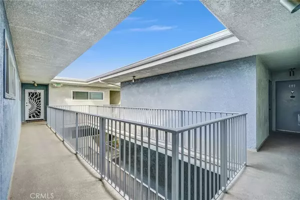 Long Beach, CA 90803,3707 E Livingston Drive #403