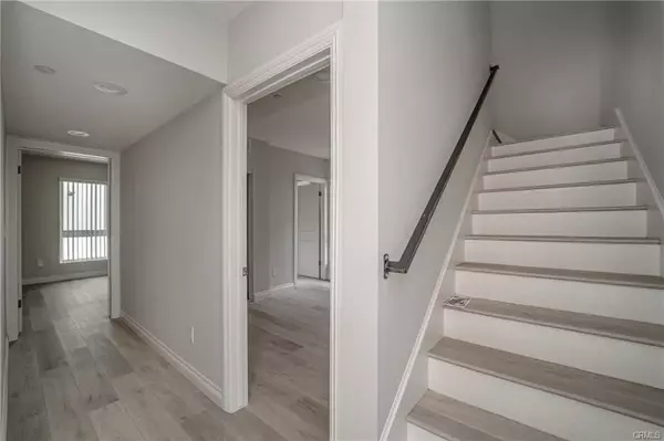 North Hollywood, CA 91605,6926 Morella Avenue #2