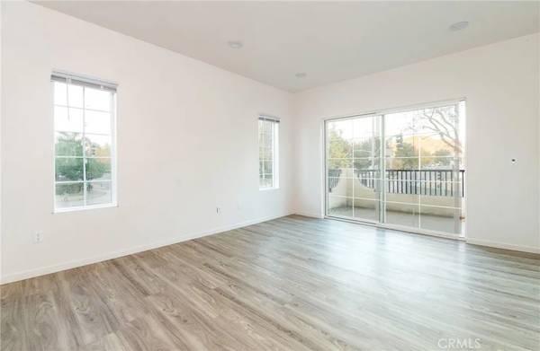 5526 E Los Angeles Avenue #4, Simi Valley, CA 93063