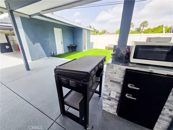 North Hollywood, CA 91605,8118 Gentry Avenue