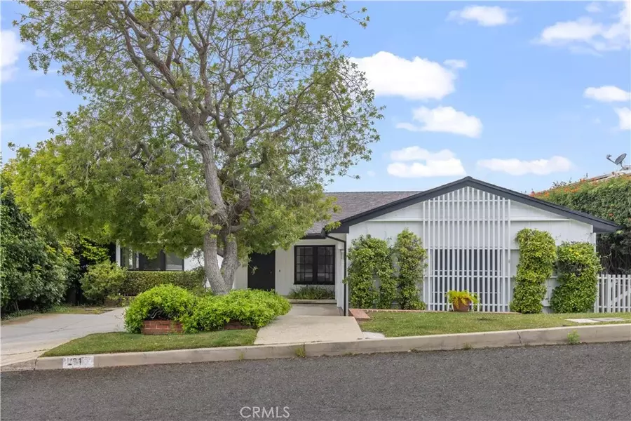 231 Notteargenta Road #1, Pacific Palisades, CA 90272