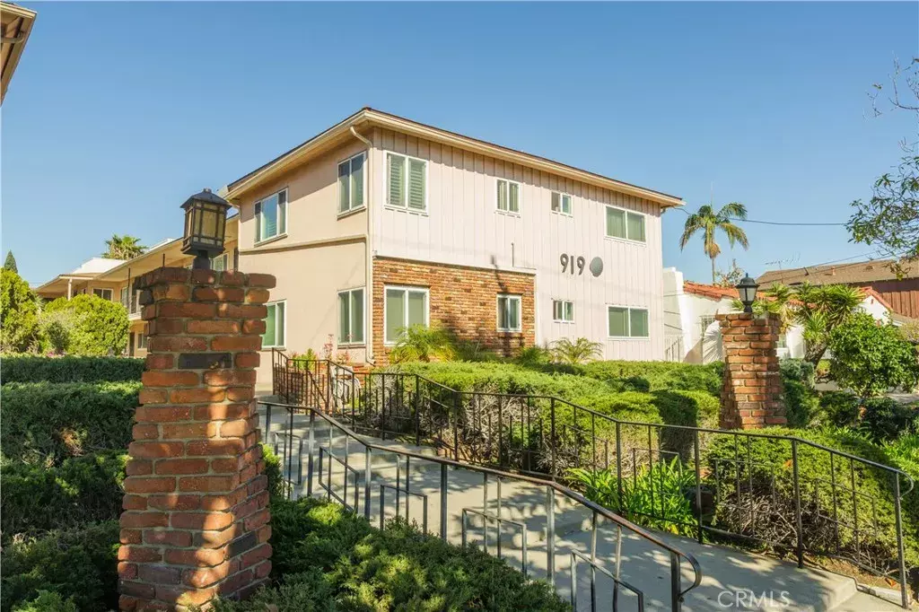 Inglewood, CA 90301,919 E La Palma Drive #4