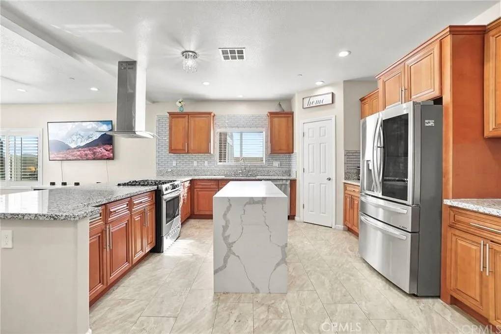 San Bernardino, CA 92407,5491 N Pinnacle Lane