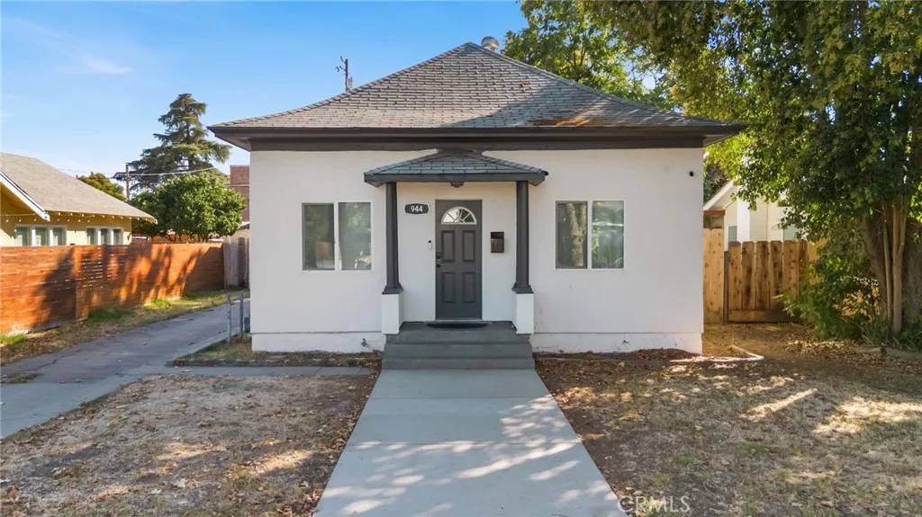 944 W 18th St, Merced, CA 95340