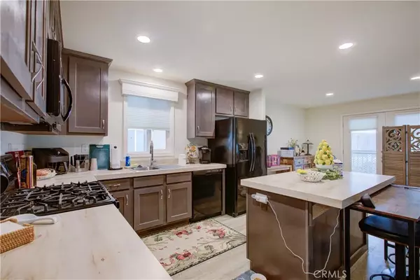 Livingston, CA 95334,1568 Queen