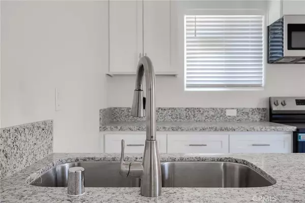 Bakersfield, CA 93305,727 Knotts