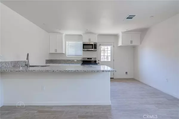 Bakersfield, CA 93305,727 Knotts