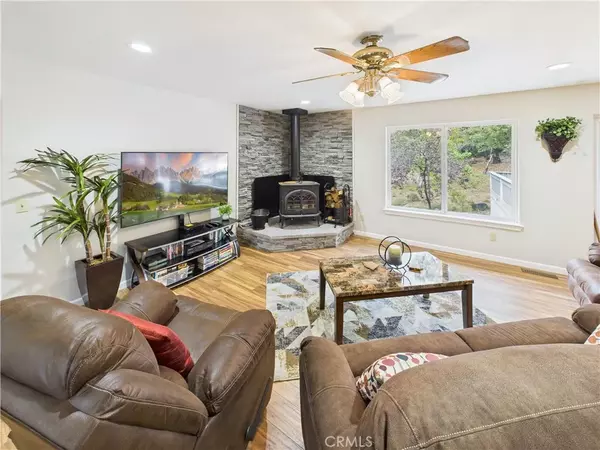 Mariposa, CA 95338,6107 Monte Vista