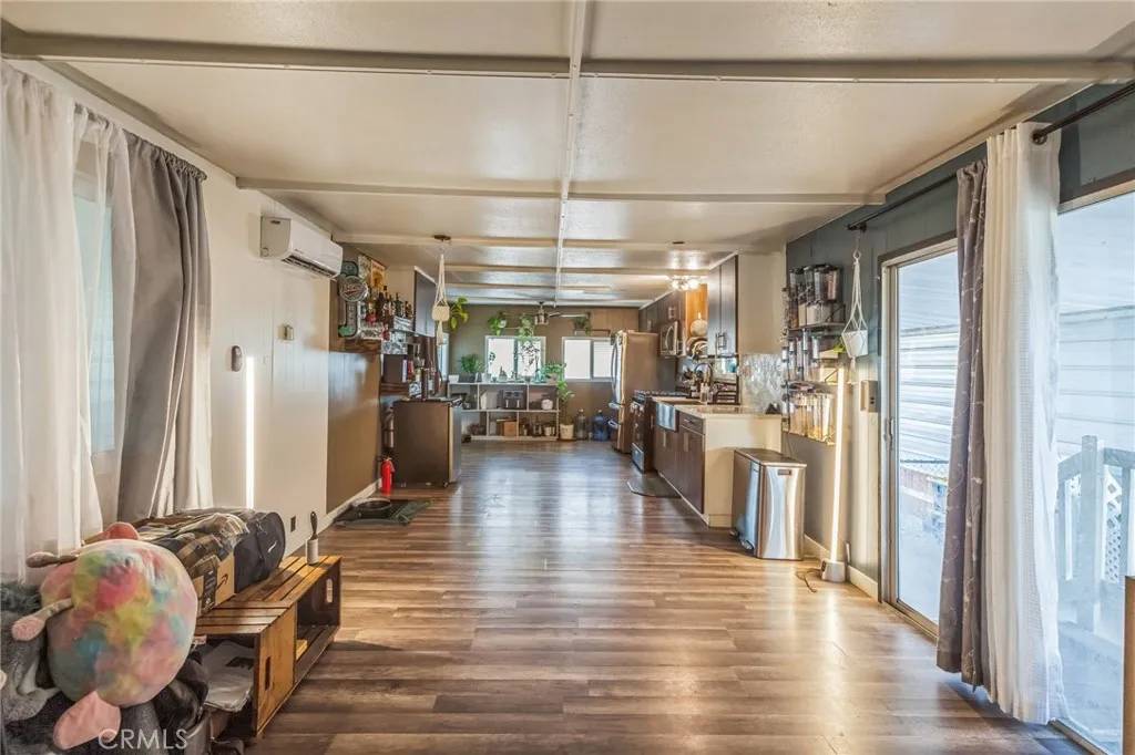 Hemet, CA 92543,1097 North State Street #43