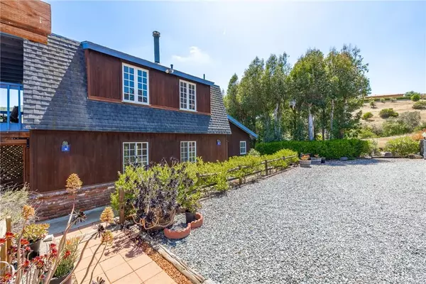 Fallbrook, CA 92028,335 Rainbow Crest