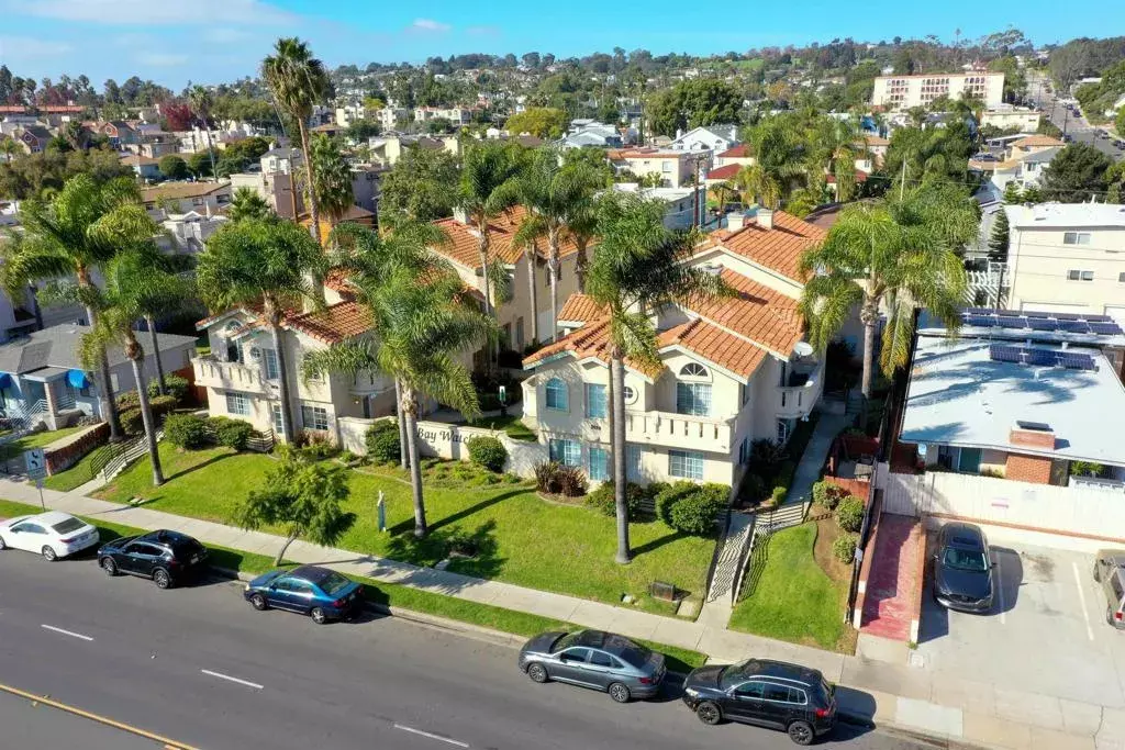Pacific Beach (san Diego), CA 92109,2050 Garnet Ave.