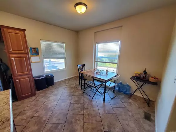 Escondido, CA 92025,1575 W Valley Parkway #25