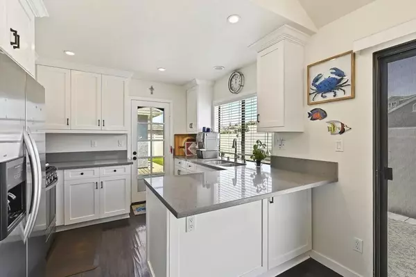 Carlsbad, CA 92011,6925 Quiet Cove Drive