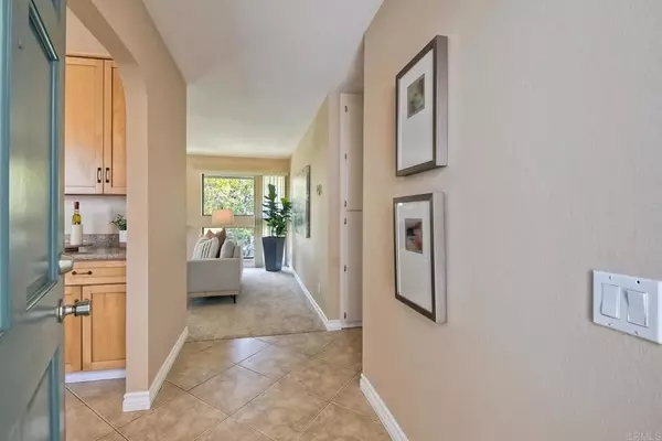 Carlsbad, CA 92009,2302 Altisma Way #201