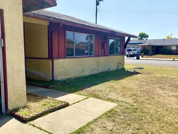 Carlsbad, CA 92010,2404 Sierra Morena Avenue