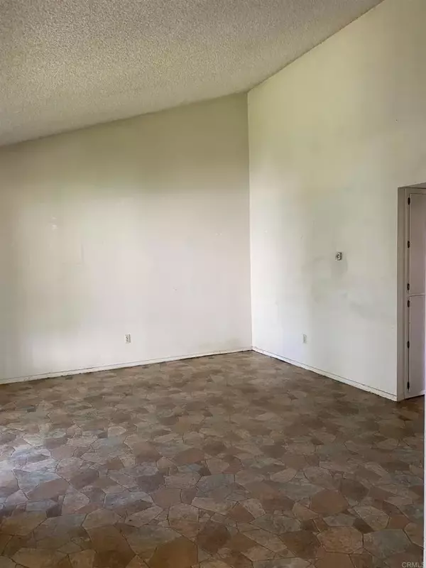 Escondido, CA 92027,1811 E Grand Ave #94