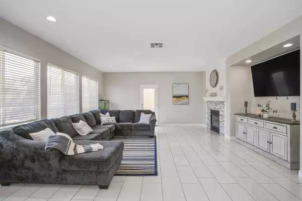 Lake Elsinore, CA 92532,32090 Poppy Way