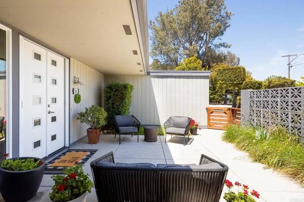 Carlsbad, CA 92008,3265 Meadowlark Lane