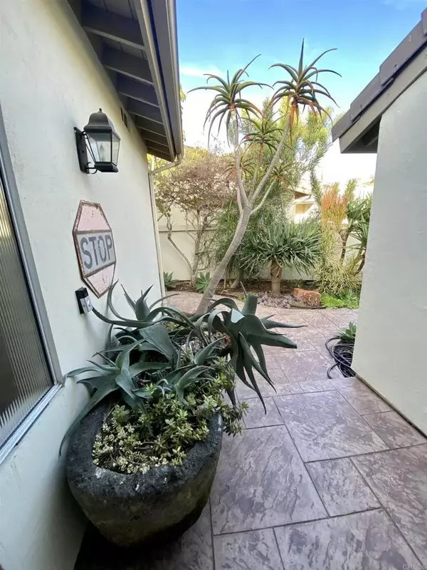 Carlsbad, CA 92008,4817 Vigilant Way