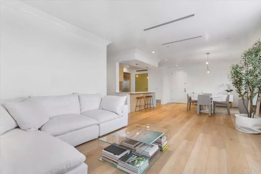 West Hollywood, CA 90046,8121 Norton Avenue #401