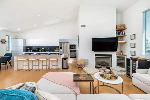 Carlsbad, CA 92008,245 Tamarack Avenue
