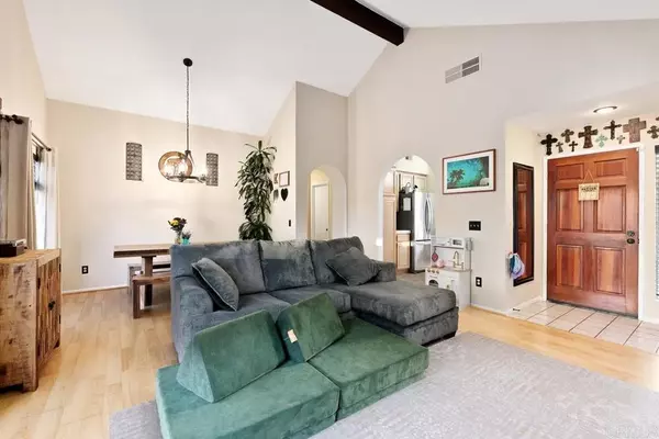 Vista, CA 92084,2025 PASEO DE ANZA