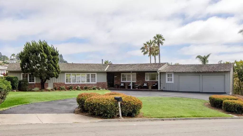 1343 W Muirlands Drive, La Jolla, CA 92037