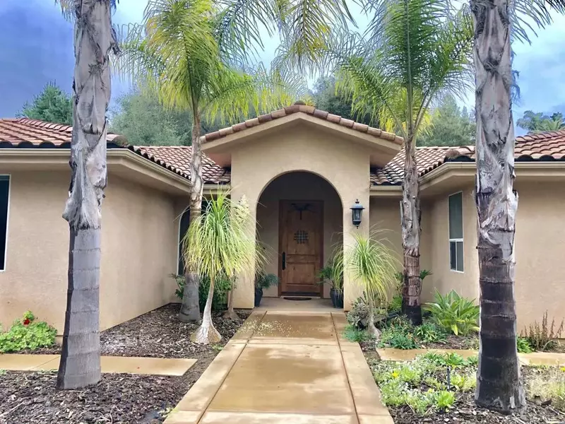 10117 Meadow Glen Way East, Escondido, CA 92026