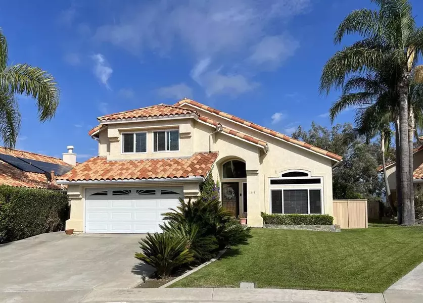 1843 Olympus Loop Dr, Vista, CA 92081
