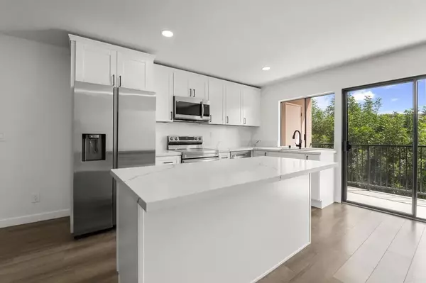 San Diego, CA 92119,7838 Cowles Mountain Court #C16