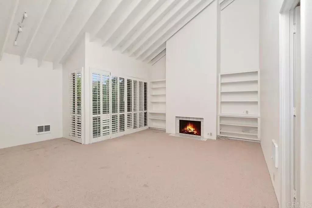 La Jolla, CA 92037,303 COAST BLVD #17