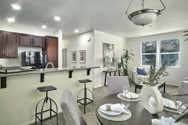 Vista, CA 92083,451 Avenida de la Luna