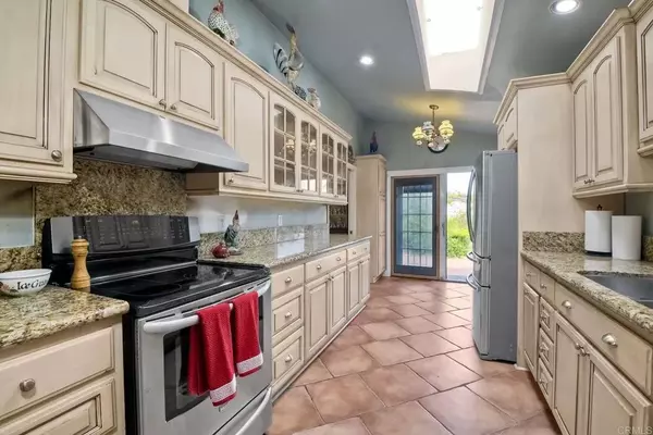 1833 York Drive, Vista, CA 92084