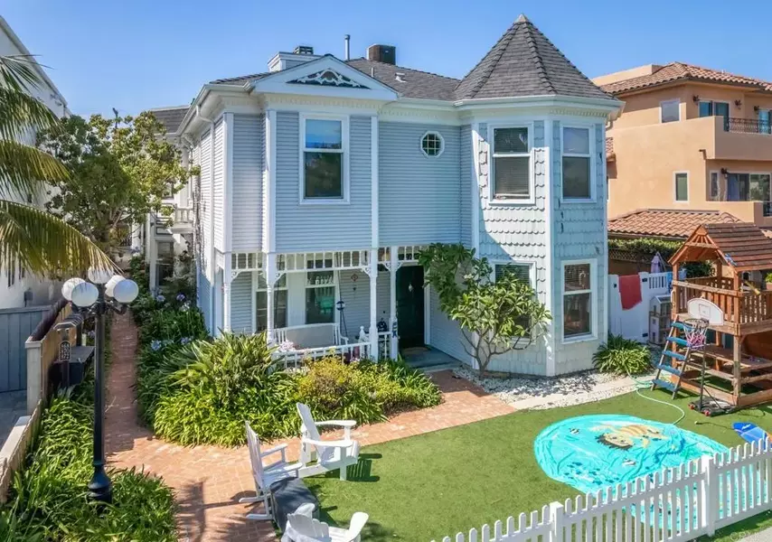 868 Chalcedony Street, San Diego, CA 92109