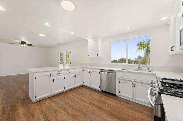 Valley Center, CA 92082,30370 The Yellow Brick Road