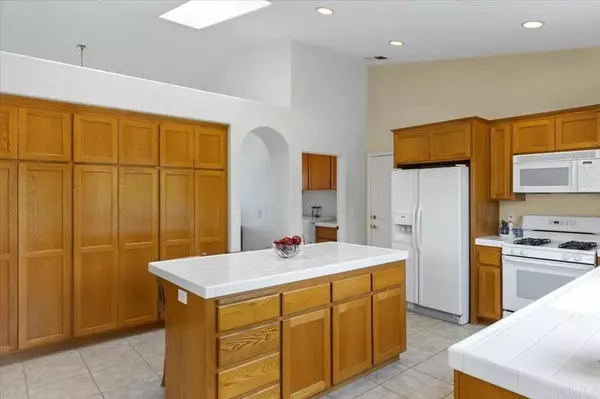 Valley Center, CA 92082,30302 Crescent Moon Dr