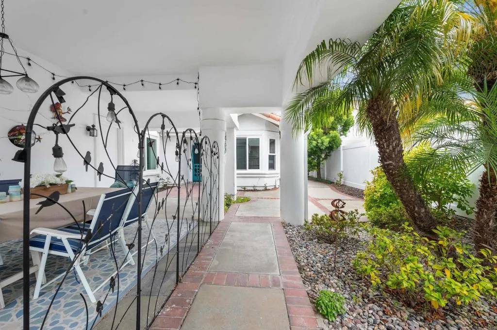Oceanside, CA 92056,4946 Delos Way