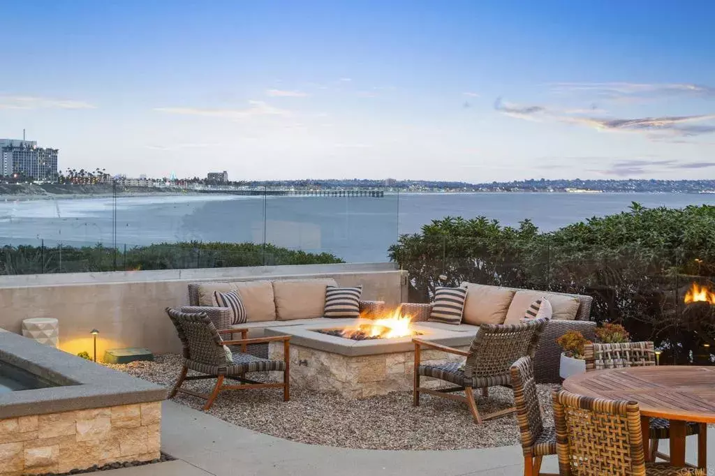 La Jolla, CA 92037,5310 Calumet Avenue