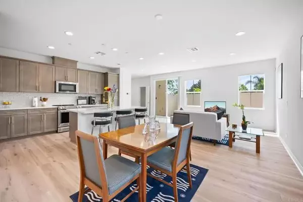 Vista, CA 92081,3006 GLENMORE Street