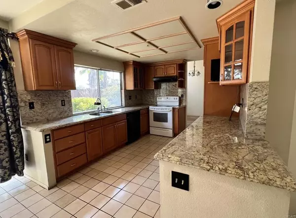 Escondido, CA 92026,1499 Corte Rapallo