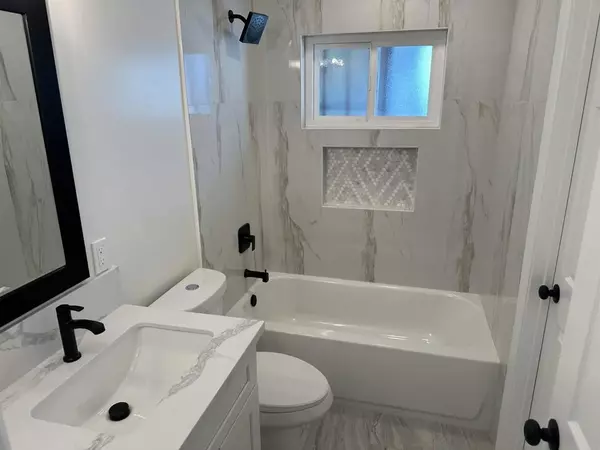 La Mesa, CA 91942,4800 Williamsburg Lane #210