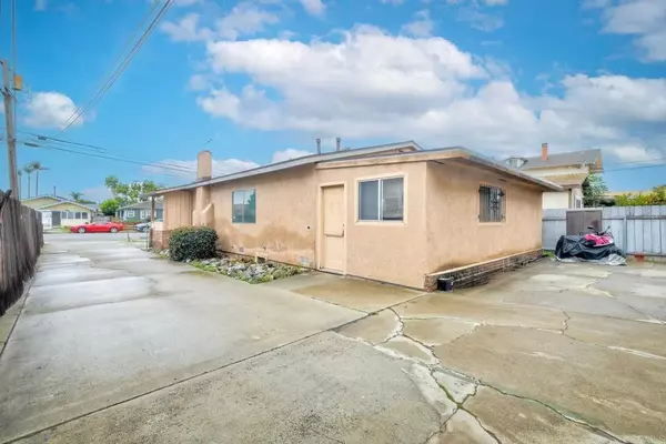 National City, CA 91950,207 E 1St Street East