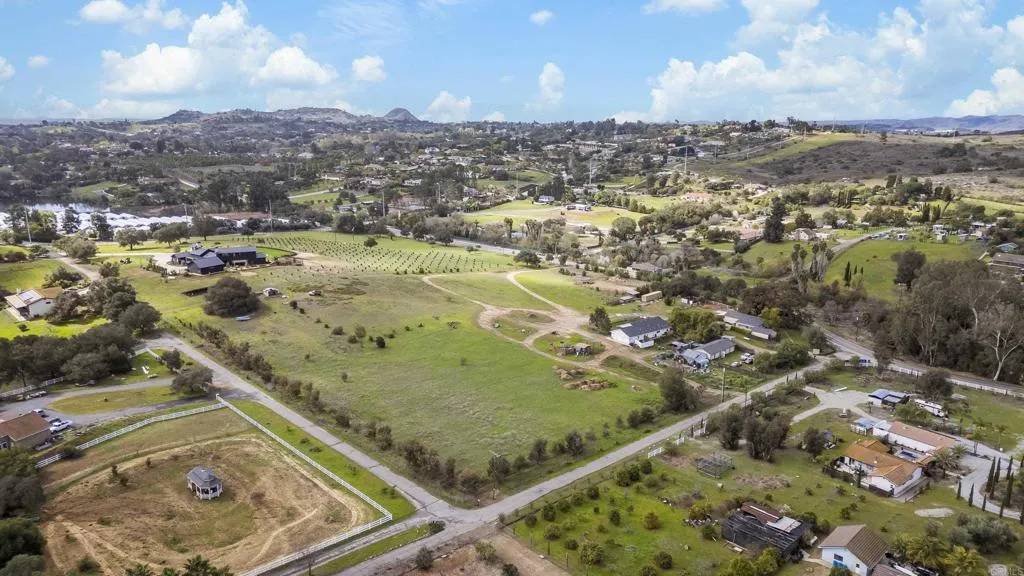 Fallbrook, CA 92028,3270 Olive Hill Rd