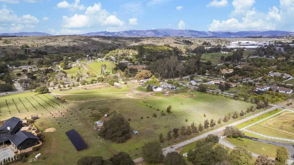 Fallbrook, CA 92028,3270 Olive Hill Rd