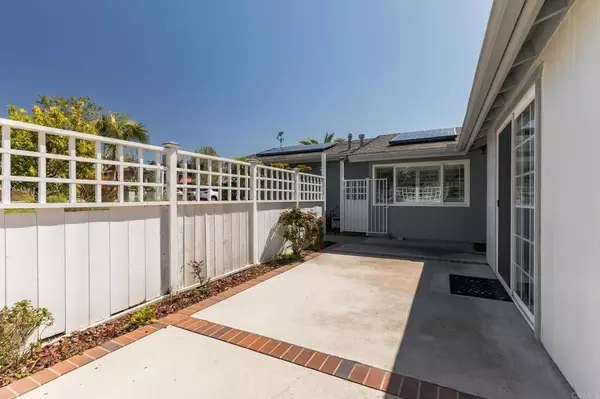 Carlsbad, CA 92008,3975 Stella Maris Lane