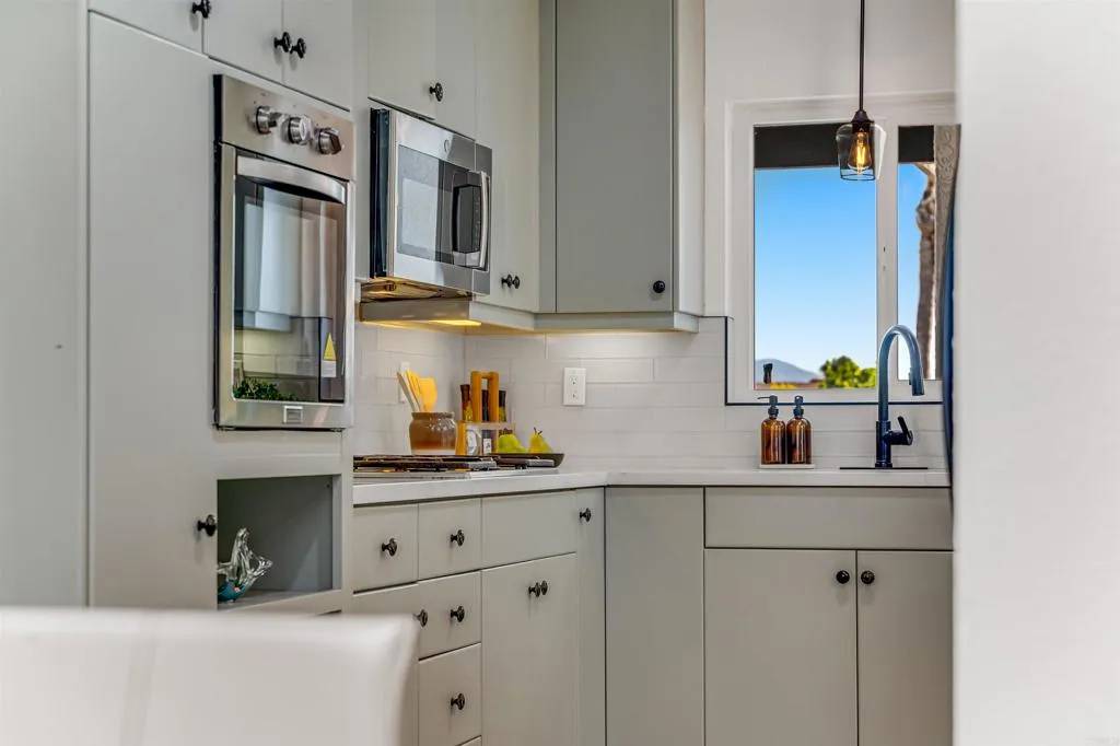 San Diego, CA 92123,2742 Kobe Dr